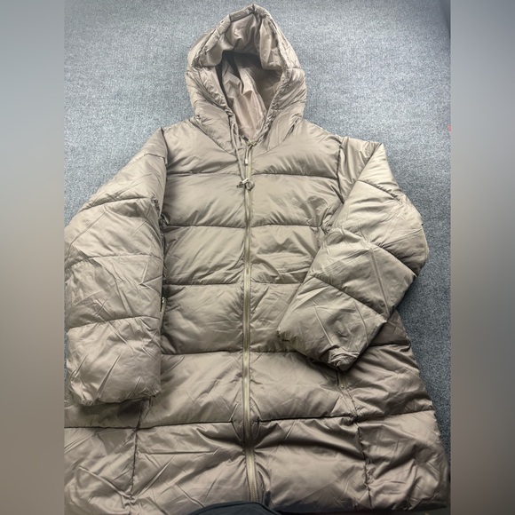 Winter Clearance! Fashion to Figure 3X Long Puffer Coat Taupe Hooded - Picture 4 of 10